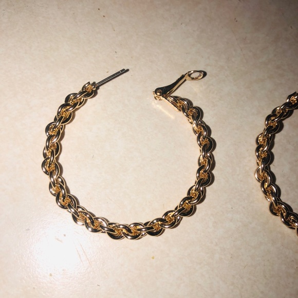 G/P hoop earrings vary nice - Picture 2 of 2